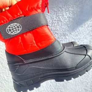 Kids snow boots size 2
